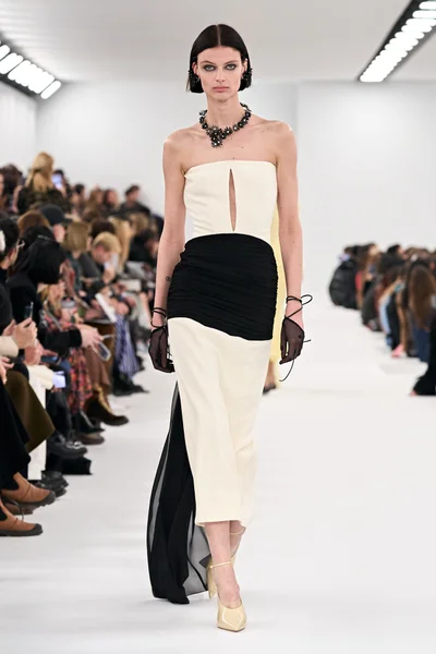Look 17